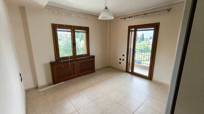 Image No.20-3 Bed Maisonette for sale
