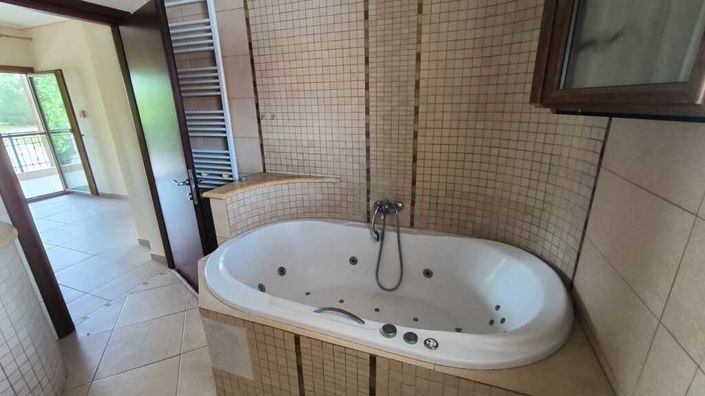Image No.28-3 Bed Maisonette for sale