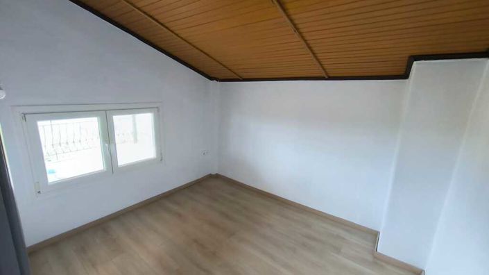 Image No.11-3 Bed Property for sale