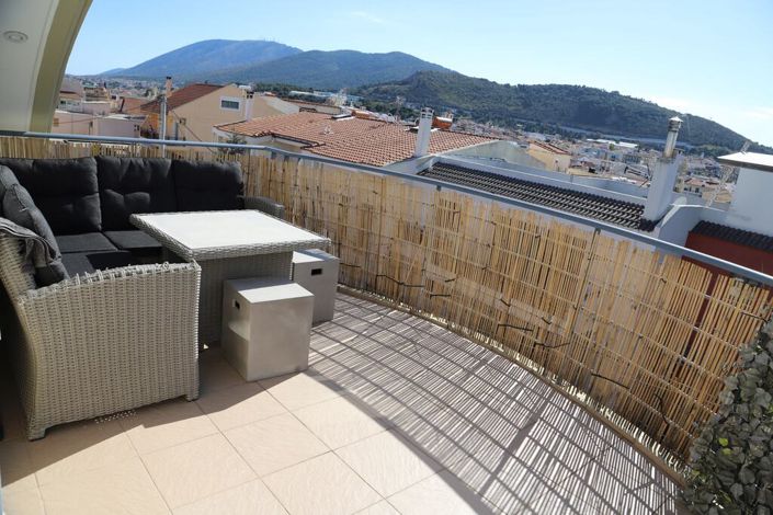 Image No.12-3 Bed Maisonette for sale