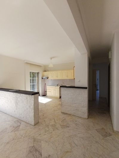 Image No.5-2 Bed Flat for sale