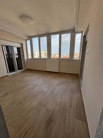 Image No.5-3 Bed Flat for sale