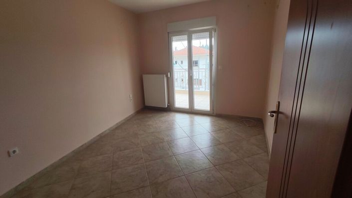 Image No.12-4 Bed Maisonette for sale