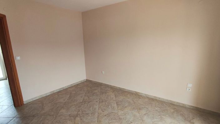Image No.13-4 Bed Maisonette for sale
