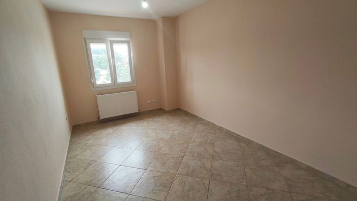 Image No.16-4 Bed Maisonette for sale