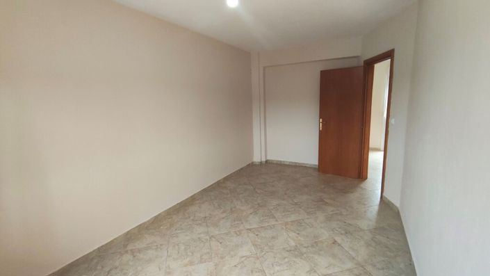 Image No.17-4 Bed Maisonette for sale