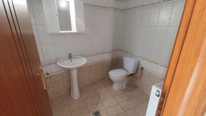 Image No.18-4 Bed Maisonette for sale