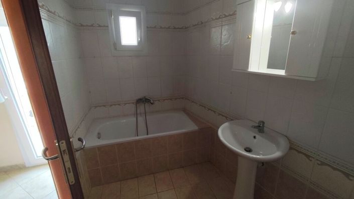 Image No.19-4 Bed Maisonette for sale