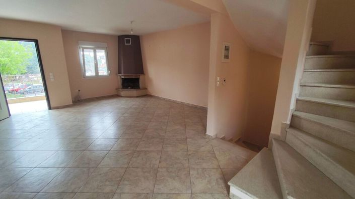 Image No.2-4 Bed Maisonette for sale
