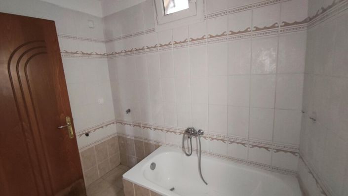 Image No.8-4 Bed Maisonette for sale