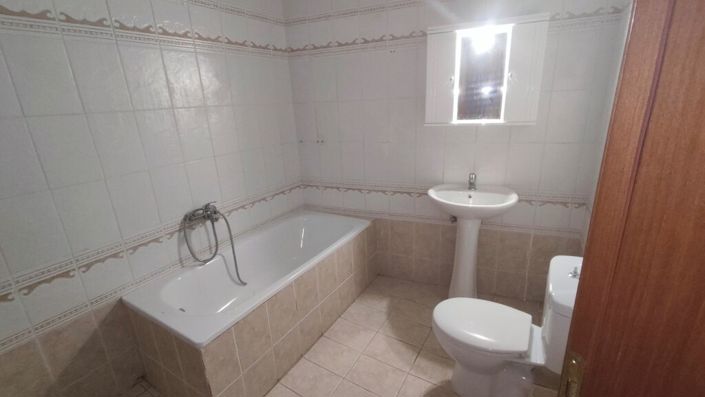 Image No.9-4 Bed Maisonette for sale
