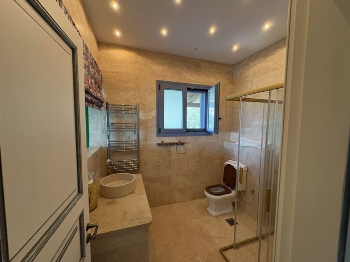 Image No.14-4 Bed Villa for sale