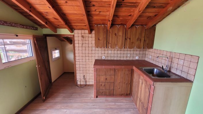 Image No.10-3 Bed Property for sale