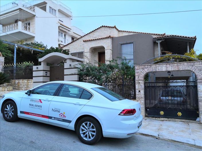 Image No.14-3 Bed Property for sale