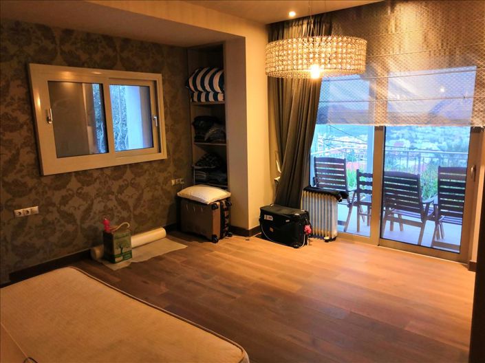 Image No.8-3 Bed Property for sale