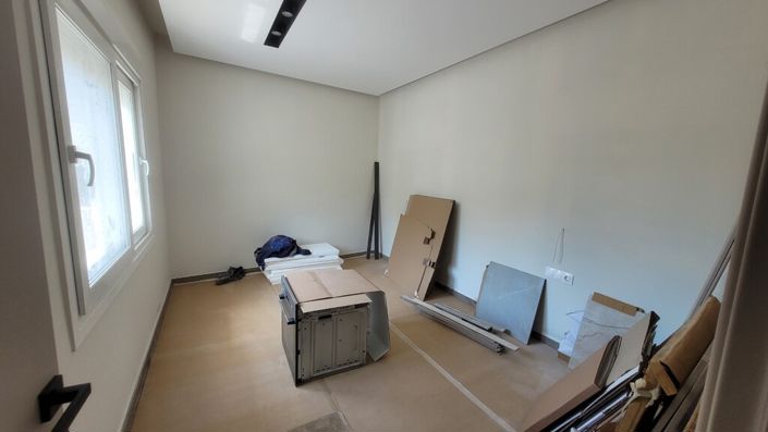 Image No.7-2 Bed Flat for sale