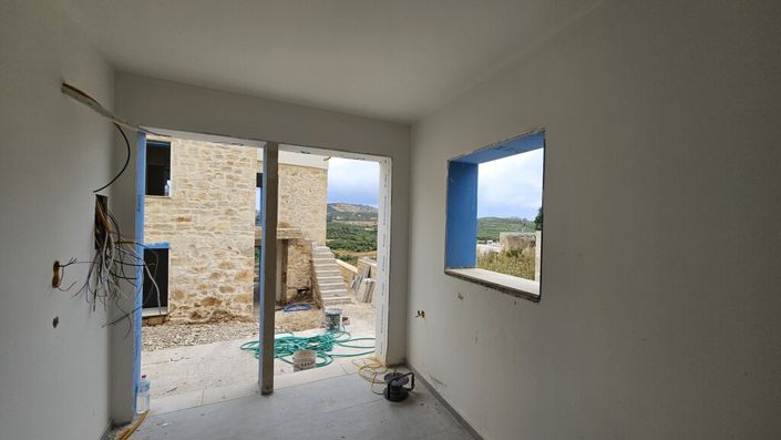 Image No.16-4 Bed Maisonette for sale