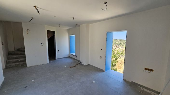Image No.20-4 Bed Maisonette for sale