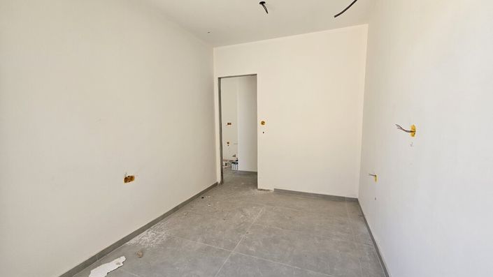 Image No.11-4 Bed Maisonette for sale