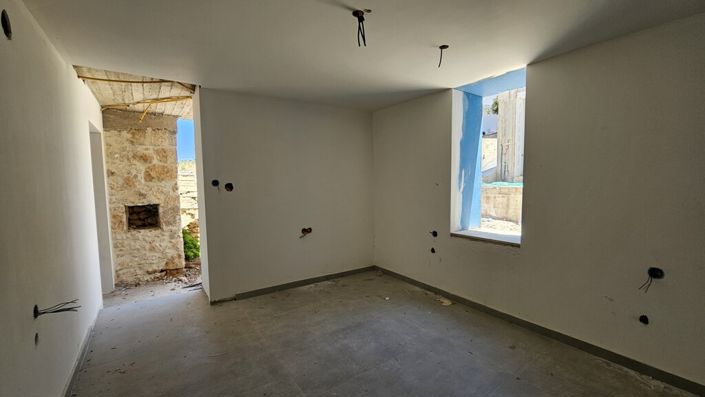 Image No.15-4 Bed Maisonette for sale
