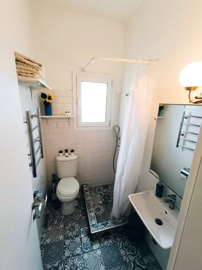 Image No.8-2 Bed Flat for sale