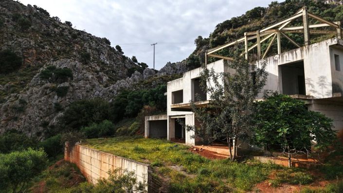 Image No.2-6 Bed Property for sale