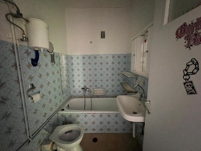 Image No.10-1 Bed Flat for sale