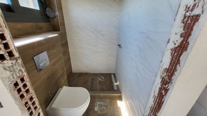 Image No.11-2 Bed Maisonette for sale