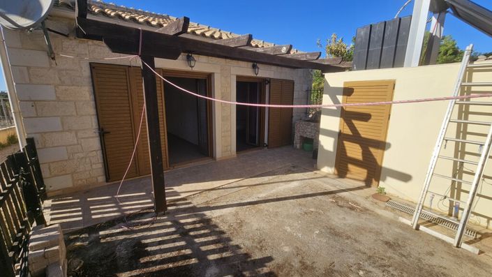 Image No.18-3 Bed Property for sale