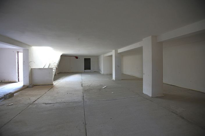 Image No.15-8 Bed Villa for sale