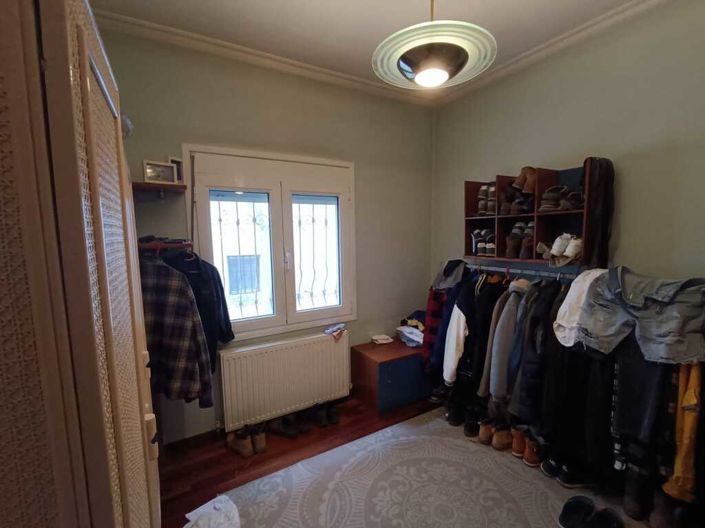 Image No.14-4 Bed Flat for sale