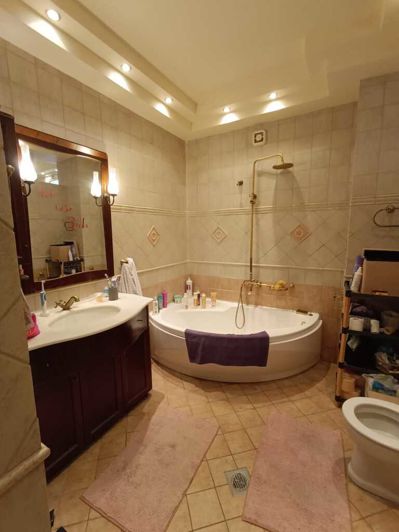 Image No.19-6 Bed Property for sale