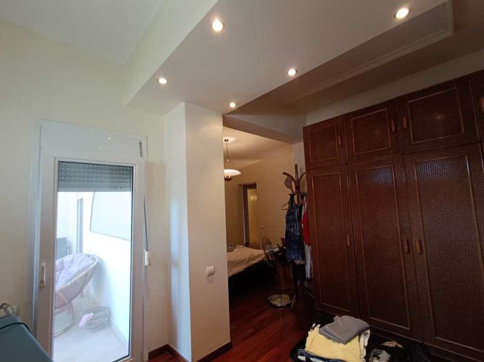 Image No.20-6 Bed Property for sale