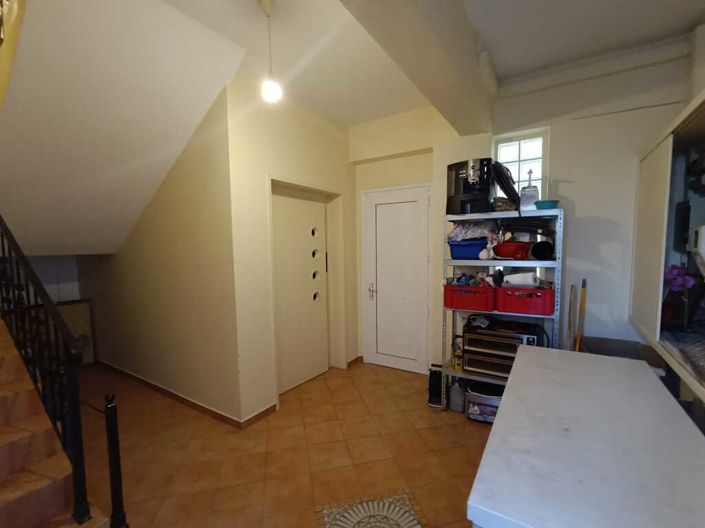 Image No.5-6 Bed Property for sale