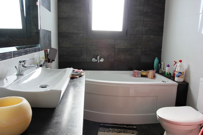 Image No.12-5 Bed Property for sale
