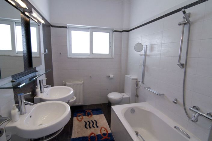 Image No.11-7 Bed Villa for sale