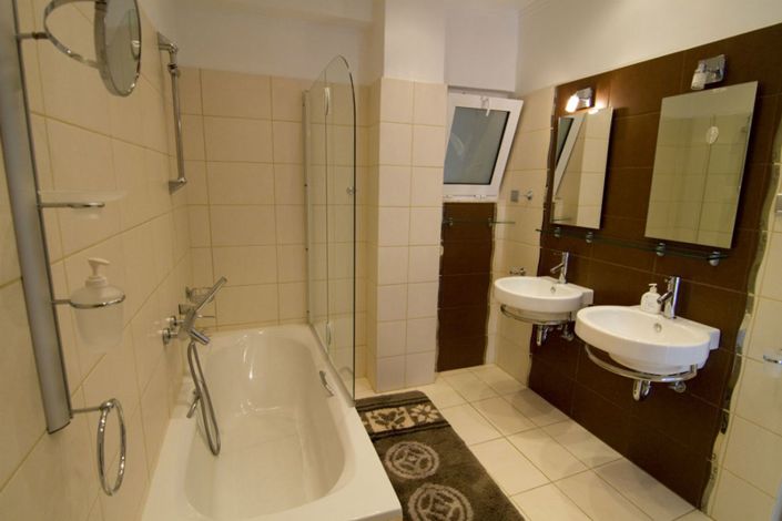 Image No.20-7 Bed Villa for sale