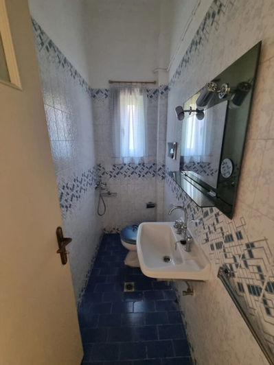 Image No.7-5 Bed Property for sale