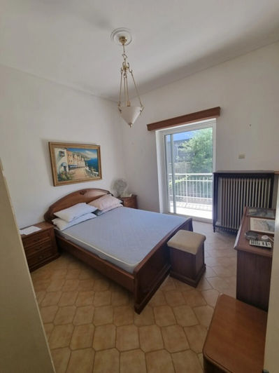 Image No.8-5 Bed Property for sale