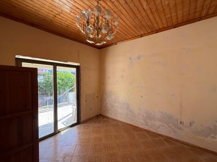 Image No.13-8 Bed Property for sale