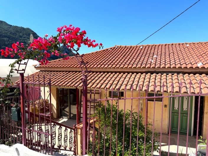 Image No.20-8 Bed Property for sale