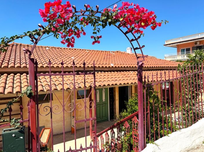 Image No.3-8 Bed Property for sale