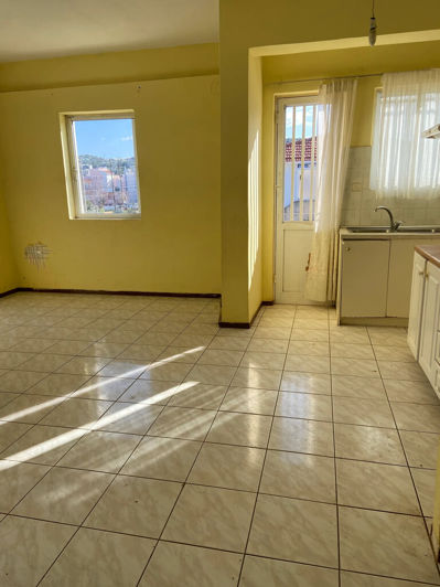 Image No.8-8 Bed Property for sale