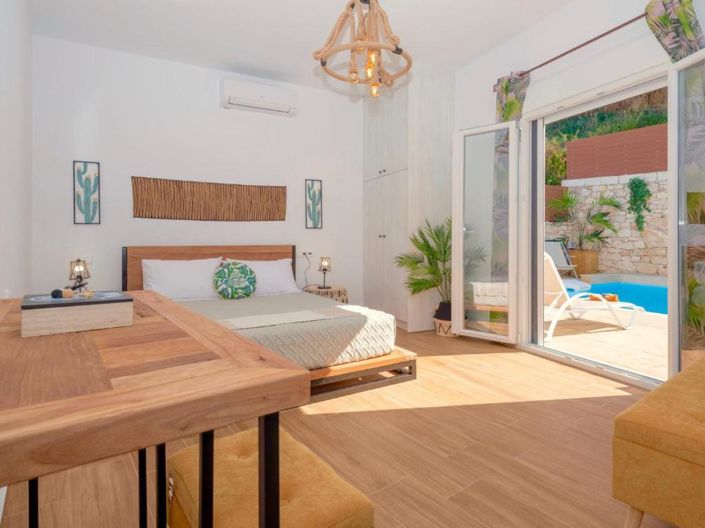 Image No.11-10 Bed Villa for sale