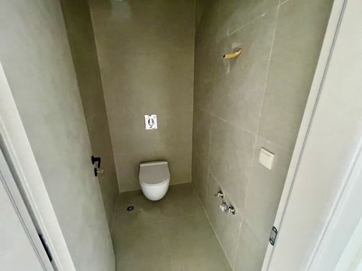 Image No.12-3 Bed Flat for sale