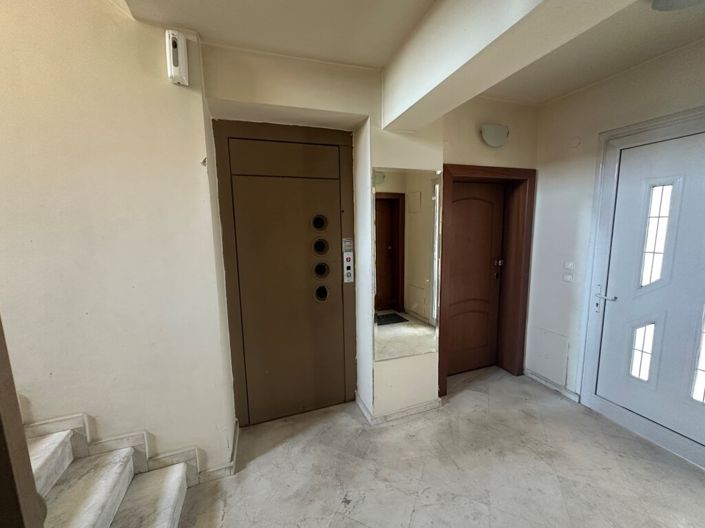 Image No.18-3 Bed Flat for sale