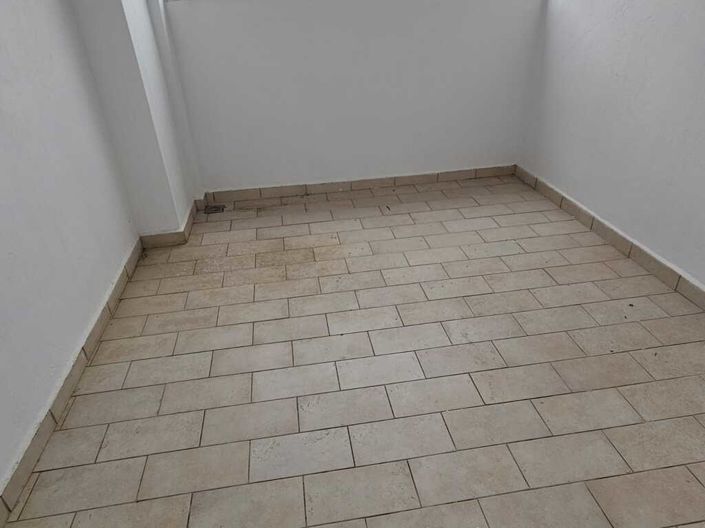 Image No.12-3 Bed Maisonette for sale
