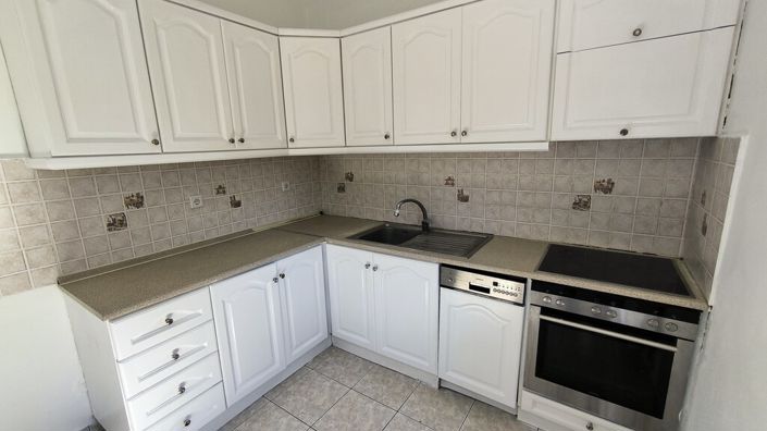 Image No.12-2 Bed Property for sale