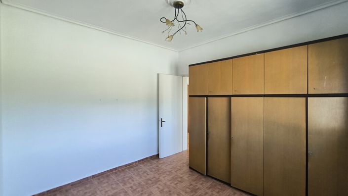 Image No.15-2 Bed Property for sale