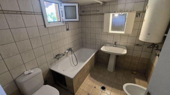 Image No.19-2 Bed Property for sale